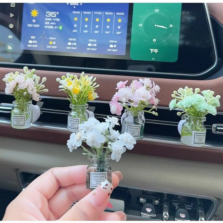 Small fresh car air outlet vase aromatherapy car air conditioning perfume long-lasting light fragrance car interior decoration ornaments