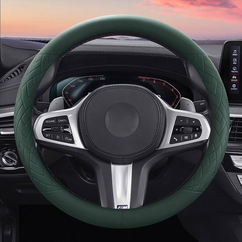 The steering wheel strap is anti-slip and sweat-absorbing for all seasons. It is suitable for cars, SUVs and off-road vehicles. It is sweat-absorbing, protective and wear-resistant