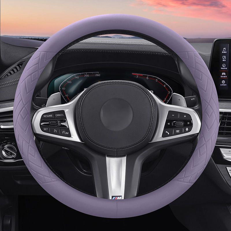 The steering wheel strap is anti-slip and sweat-absorbing for all seasons. It is suitable for cars, SUVs and off-road vehicles. It is sweat-absorbing, protective and wear-resistant