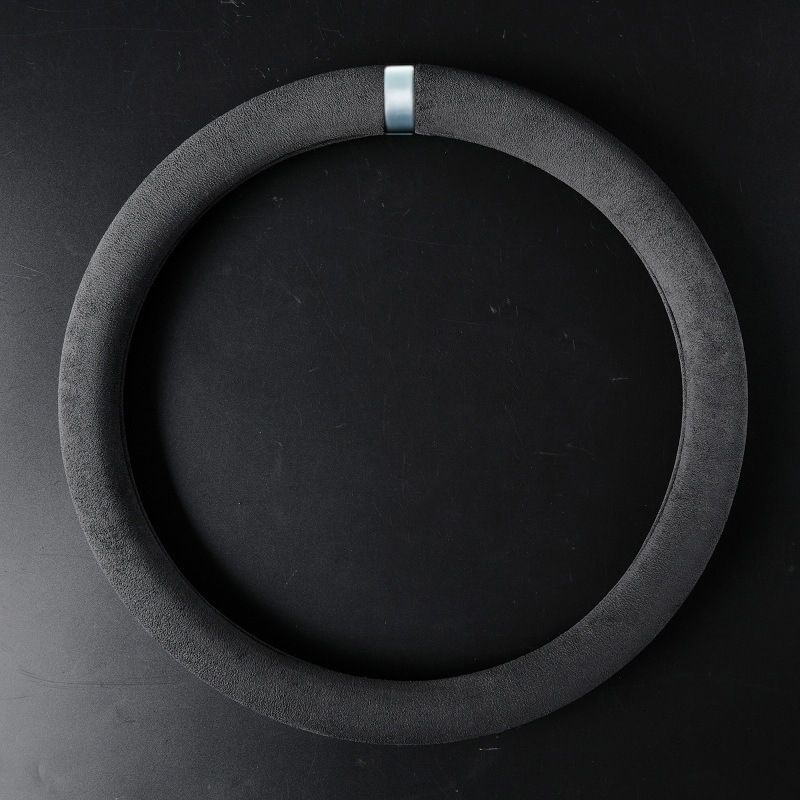 The steering wheel cover is made of all-season suede leather and suede handlebar cover. It is anti-slip, sweat-absorbing and breathable